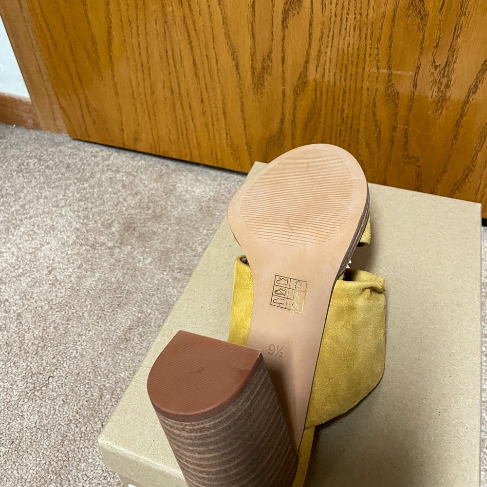 Madewell Twist Suede Sandals in cider - Picture 4 of 4